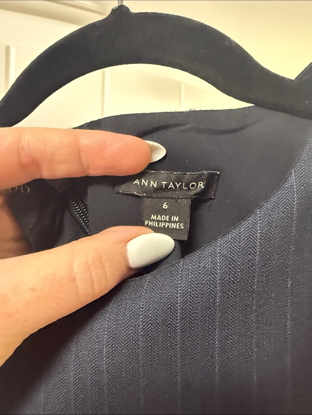 Ann Taylor Navy Pinstripe Sleeveless Shift Top - Picture 4 of 4